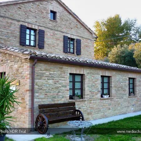 Agriturismo Il Leccio Фермерский дом *